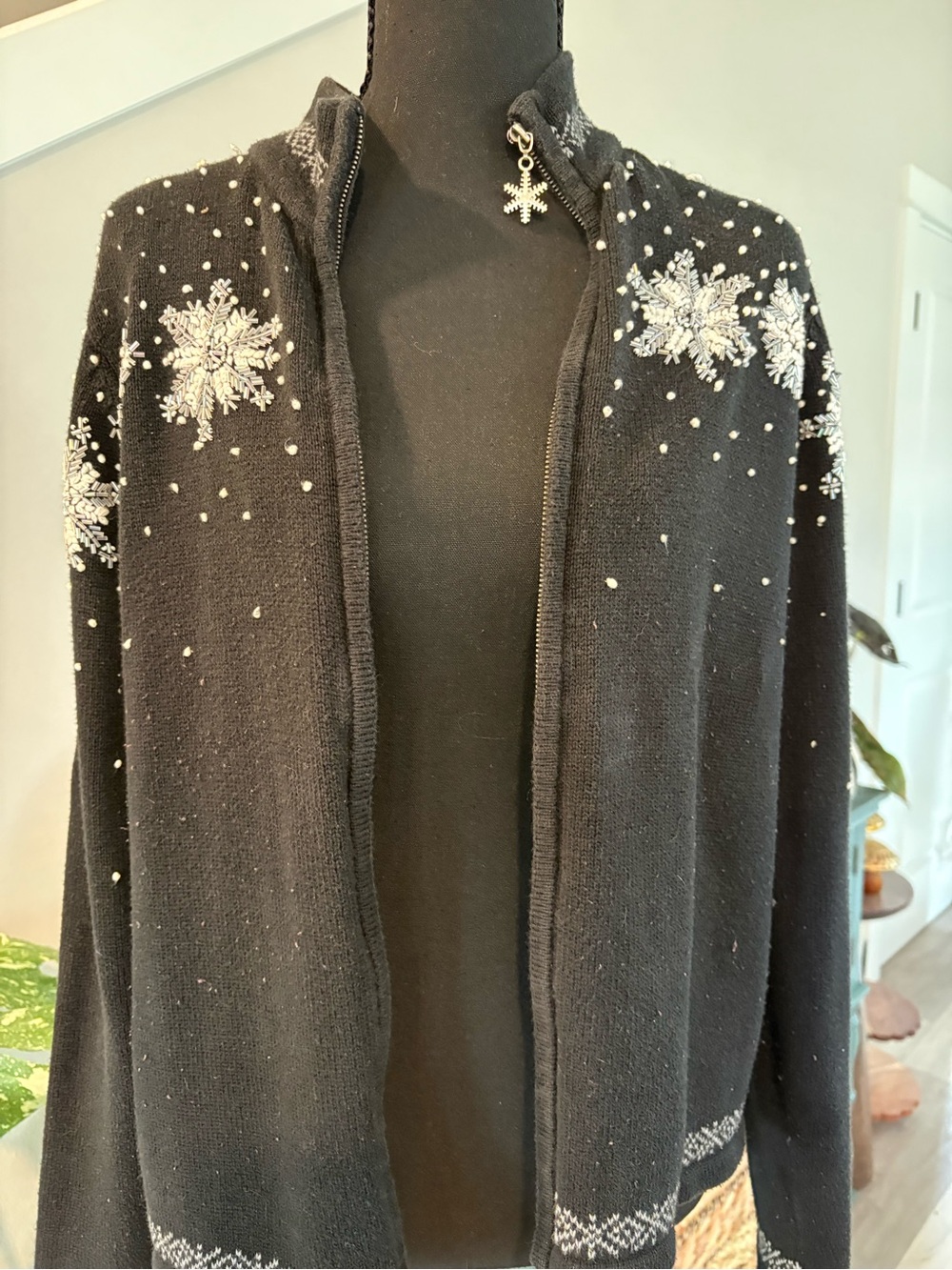 Sweater neckline label
